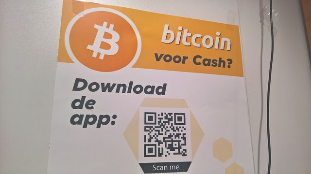 Bitcoin ATM payment terminal in a convenience store — Circle launched its USDC-gas Arc Layer 1 mainnet with 11 bank validators and a 10 billion ARC genesis mint