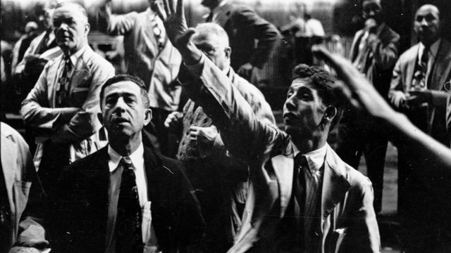 Futures pit traders at the Chicago Board of Trade — Uniswap UNI futures begin trading on CME 19 October 2026