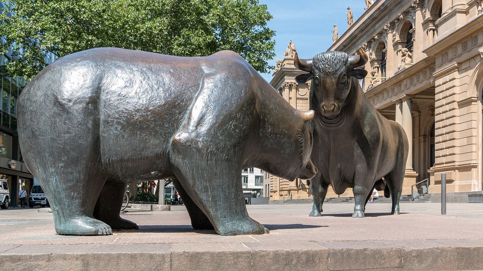 Bull and Bear sculpture in front of the Frankfurt Stock Exchange — bitcoin's $238 million short squeeze and the funding-rate map that decides the $82,000 gate