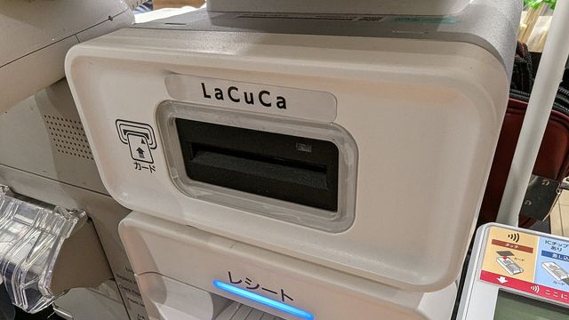 Card payment terminal at a supermarket register - Tether brings USDT back to Bitcoin via RGB and Lightning