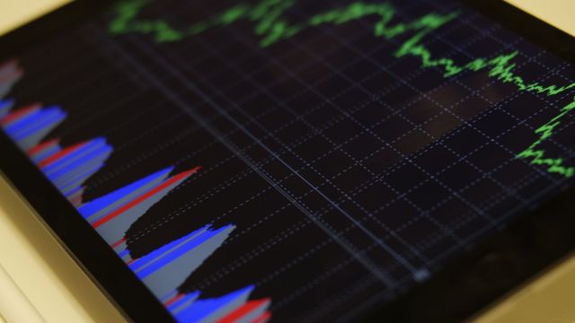 XLM daily chart — capitulation V-reversal holding a nine-day flag below the $0.2226 spike high, breakout above $0.20