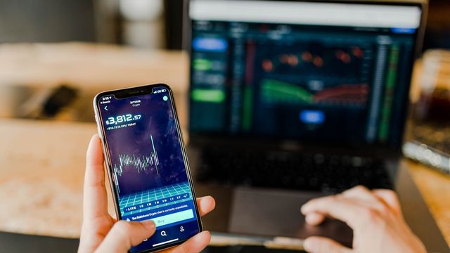 Finance and trading — Raydium Solana DEX record daily fees analysis
