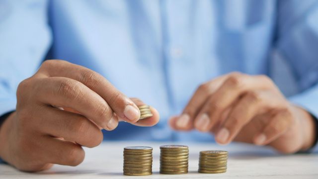 Stacked gold coins symbolizing Ethereum's climb toward $3,000