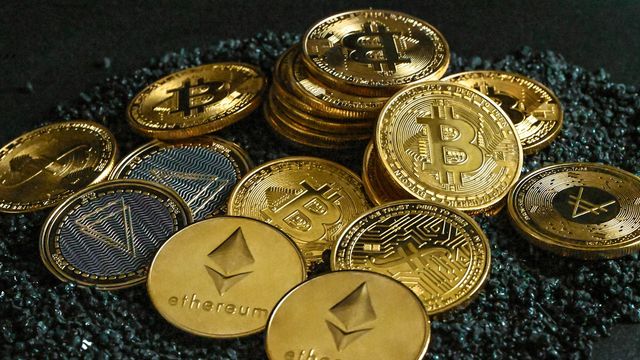 A pile of bitcoins on gravel — SUI's capitulation V-reversal with the 0.786 higher low deciding 0.85 or 0.70